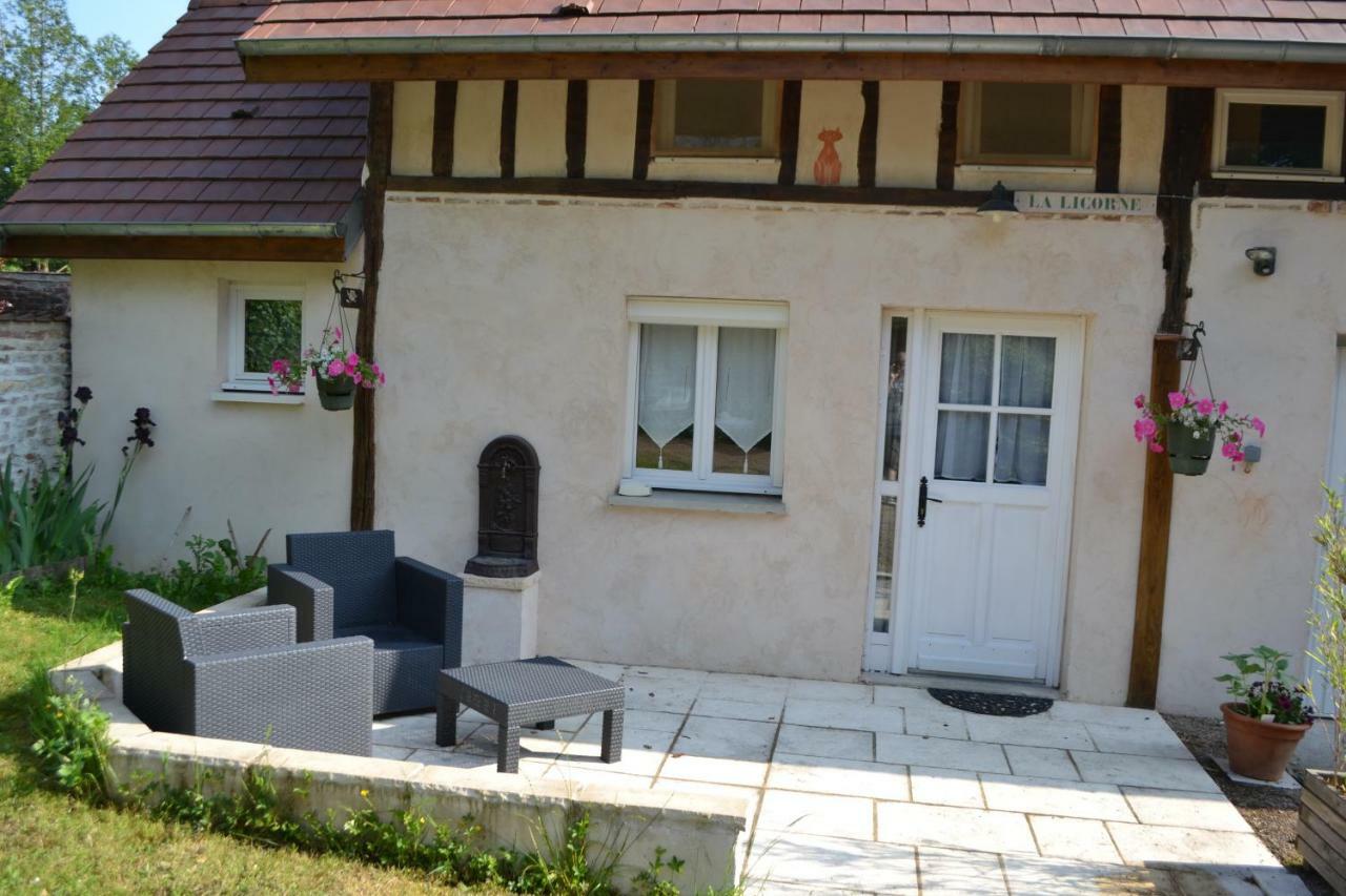 La Licorne Bed & Breakfast Lamarche-Sur-Saone Bagian luar foto