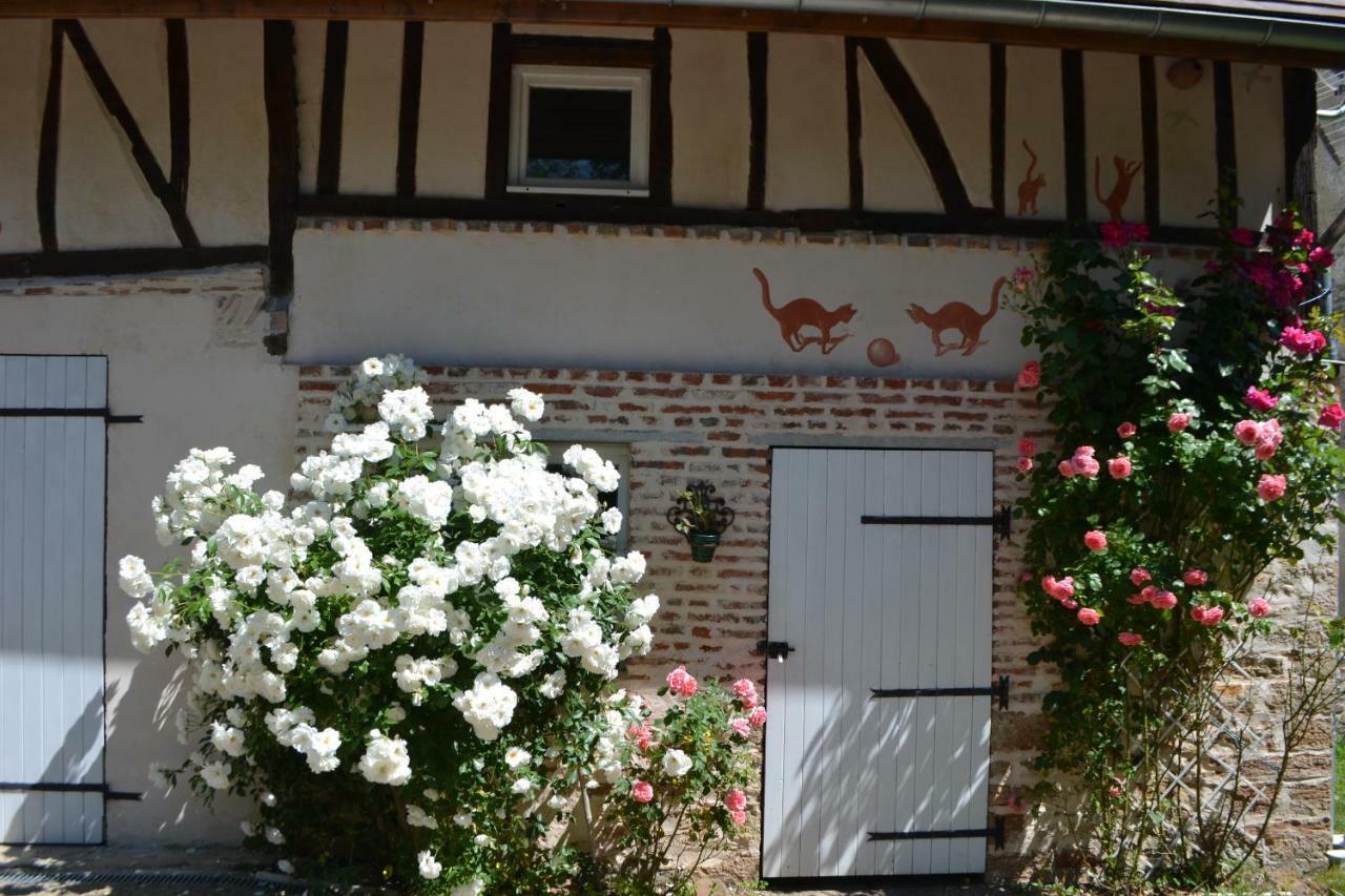 La Licorne Bed & Breakfast Lamarche-Sur-Saone Bagian luar foto